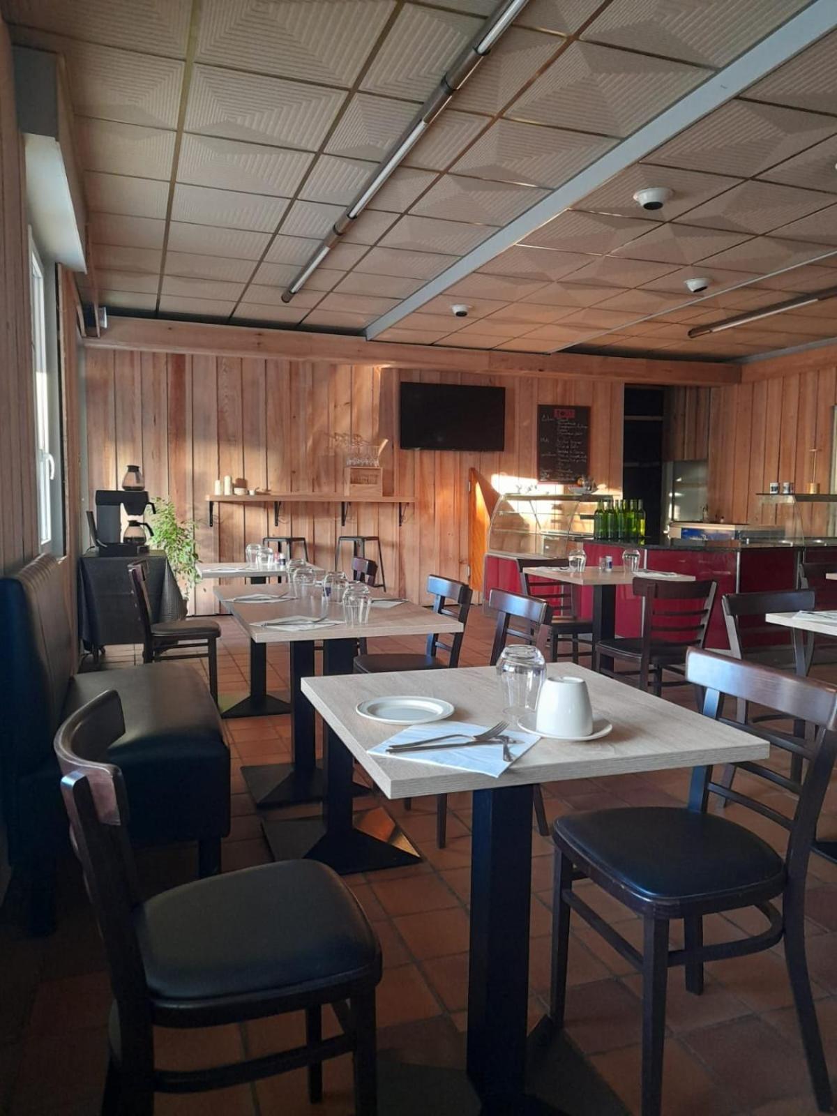 Hotel Platanes - Kb Hotel Group Etauliers Ngoại thất bức ảnh