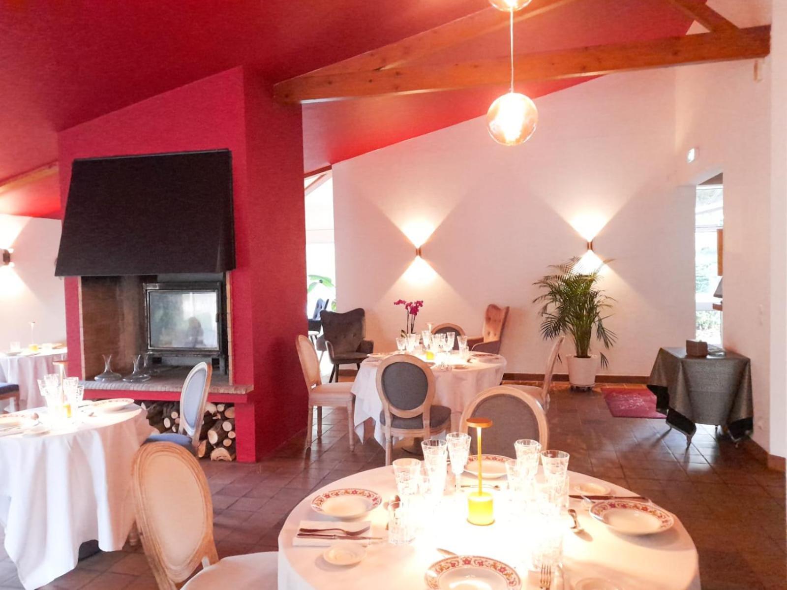 Hotel Platanes - Kb Hotel Group Etauliers Ngoại thất bức ảnh