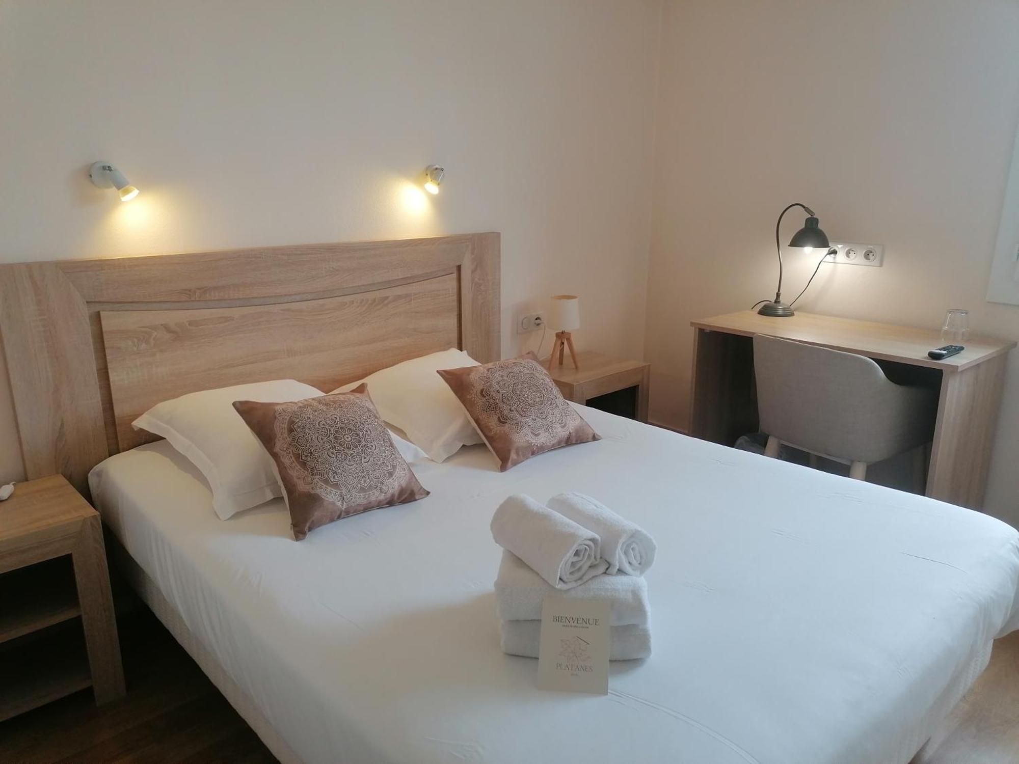 Hotel Platanes - Kb Hotel Group Etauliers Ngoại thất bức ảnh