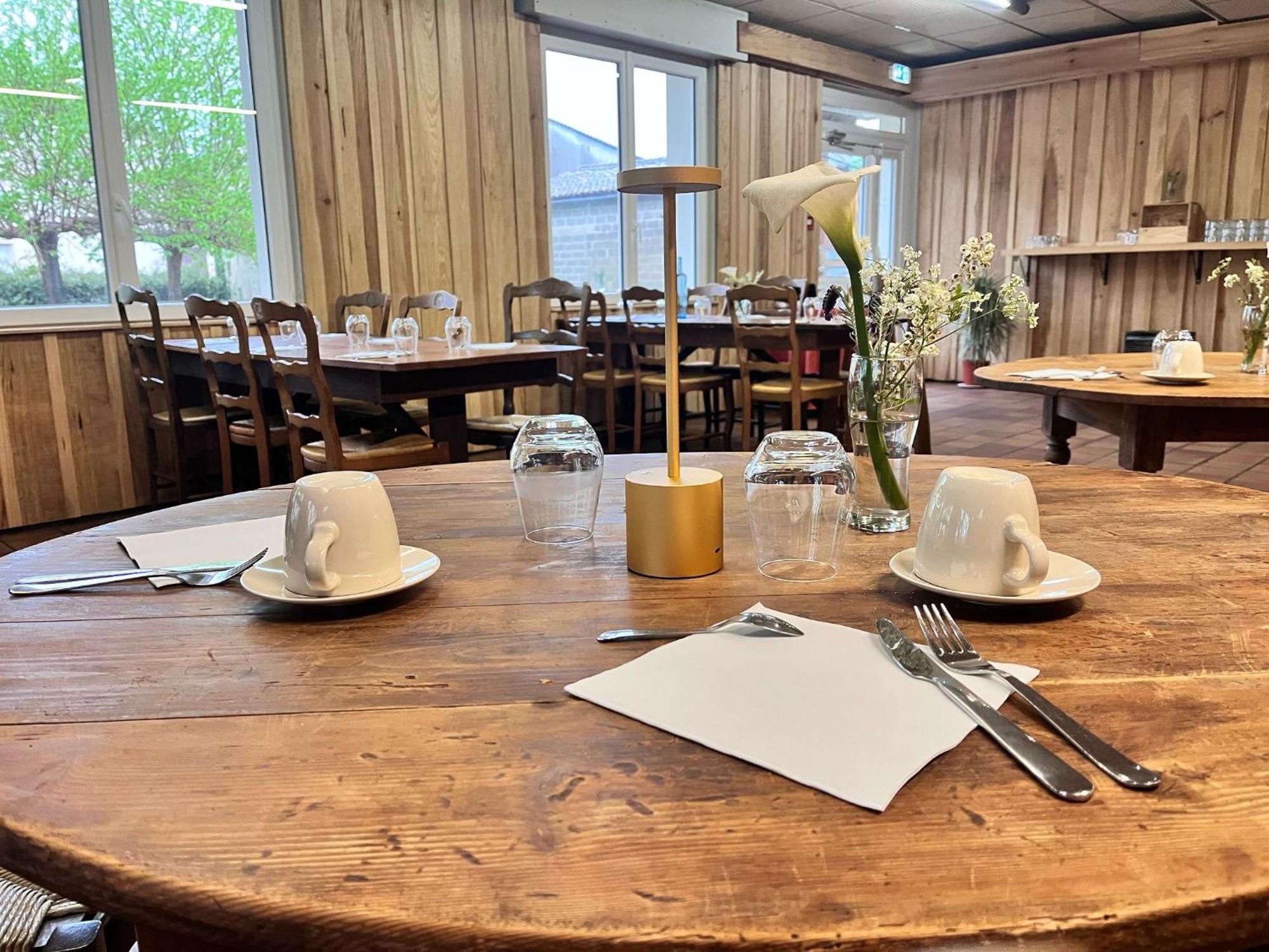 Hotel Platanes - Kb Hotel Group Etauliers Ngoại thất bức ảnh