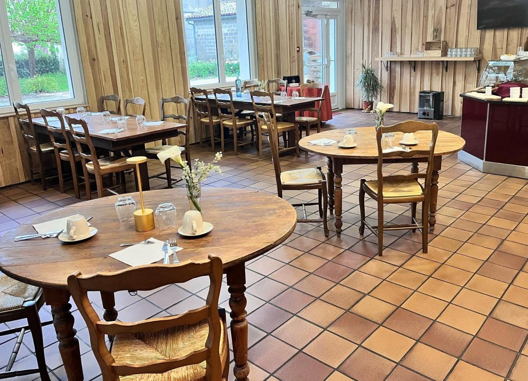 Hotel Platanes - Kb Hotel Group Etauliers Ngoại thất bức ảnh